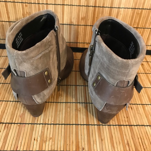 Clark’s Artisan Tan Suede Leather Short Boots - Picture 6 of 8